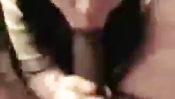Blonda s-a filme porno cu babe si mosi dat la vecin prin chilotei ude